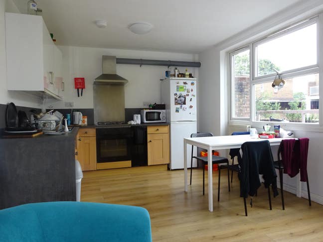 Lovely  and Bright Room in Limehouse Main Photo