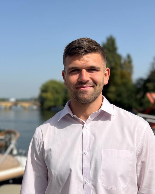 Hi, I’m a 26 year old professional working ... Main Photo