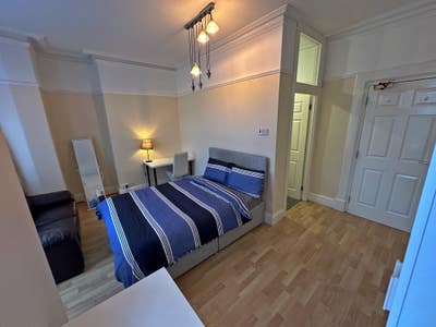 Large Double Room off Cavehill Road Main Photo