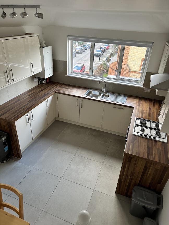 1 bedroom flat.  No bills.  Main Photo