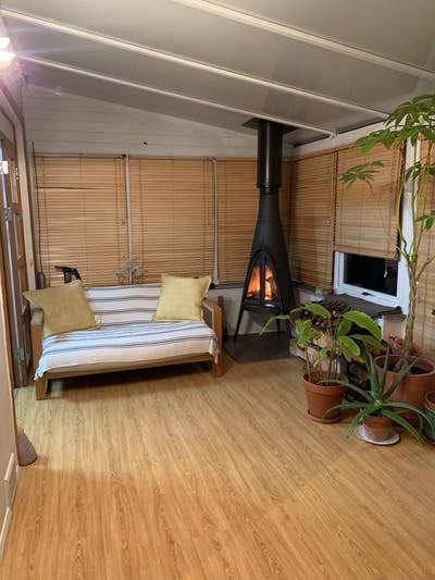 Double room in Loughton Main Photo