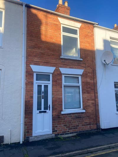 2 Bedroom House For RENT -College Street, Grantham Main Photo