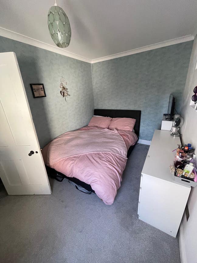 Double furnished room, close to station Main Photo