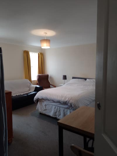 Large Double Ensuite  Main Photo