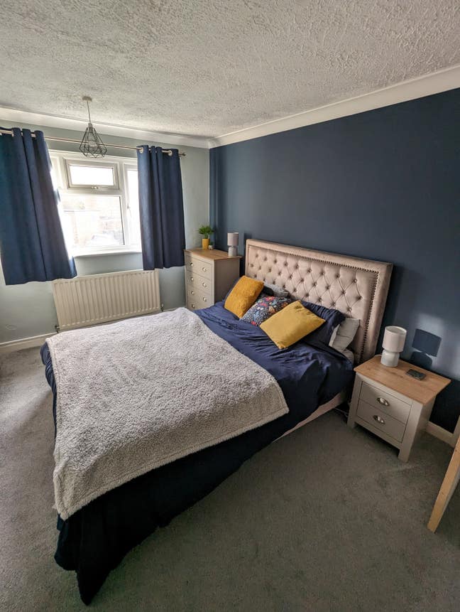Large double room close to Conquest Hospital Main Photo