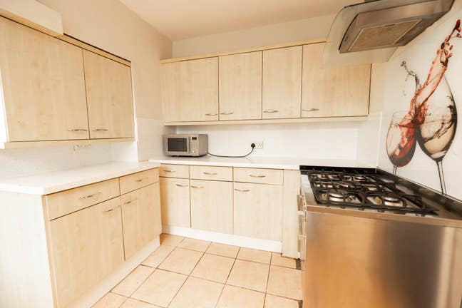 Bright Double Room- Greenbank Ave Main Photo
