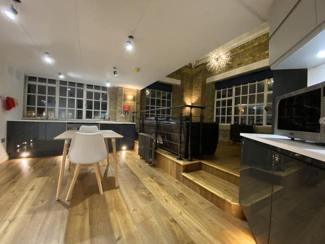 Fantastic duplex flat with direct river views Main Photo