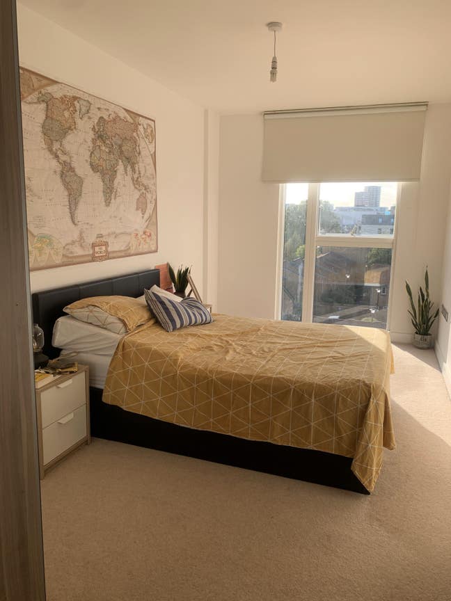 Sunlit double bedroom with large private bathroom Main Photo