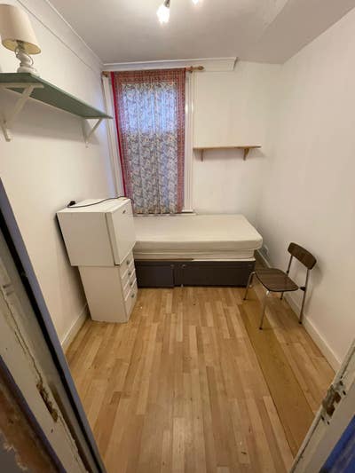 Good sized single room Main Photo