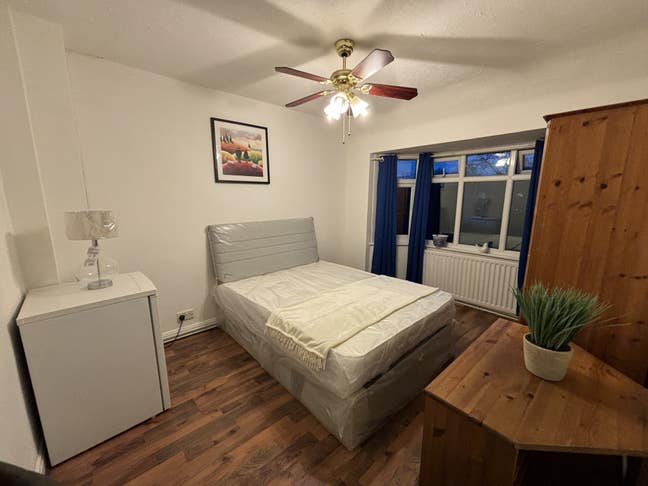 Lovely double  bedroom with garden  Main Photo