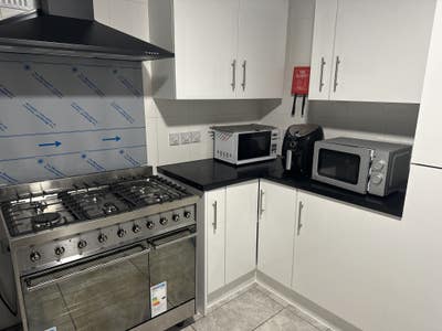 Short walk to station Main Photo