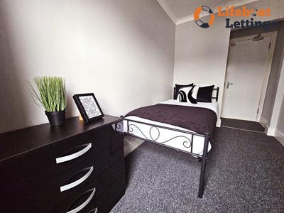 Single room furnished with all bills & WiFi incl. Main Photo