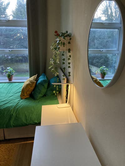 Lovely Double Room. Monday to Friday Main Photo