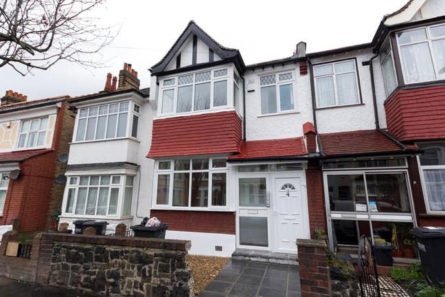 Lovely loft room with ensuite in Thornton heath  Main Photo