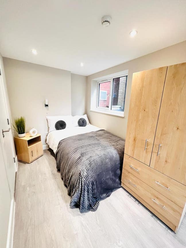 Studio flat with extra shared kitchen in Willesden Main Photo