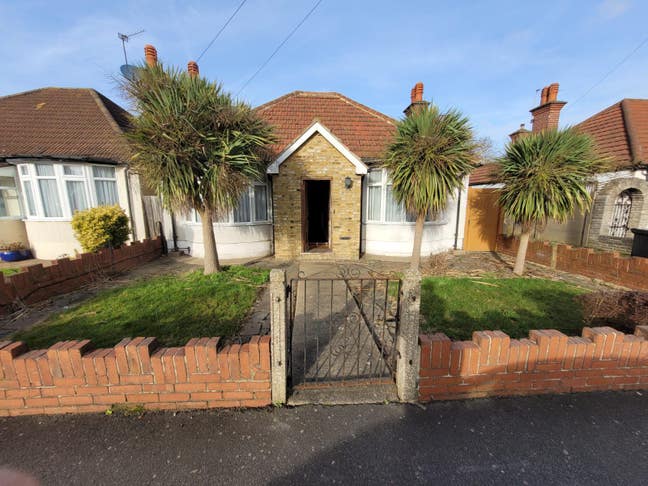 Spacious double room to rent in Heston, bills incl Main Photo