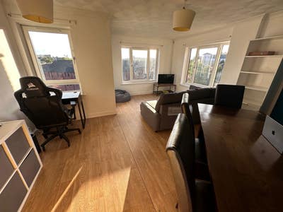 West end Glasgow - 1 room in a 3 bed flat  Main Photo
