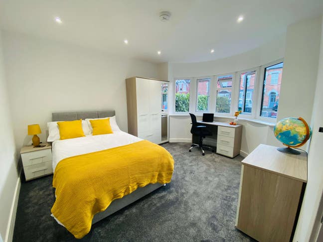 8 Bed Student House (1 ROOM LEFT) - Sep 2025 Main Photo