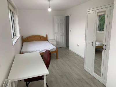 1 Double room en-suite Main Photo