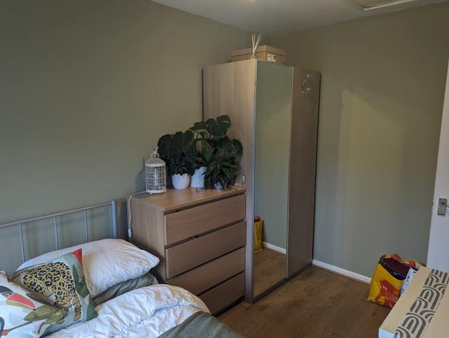Spacious furnished double bedroom with office room Main Photo