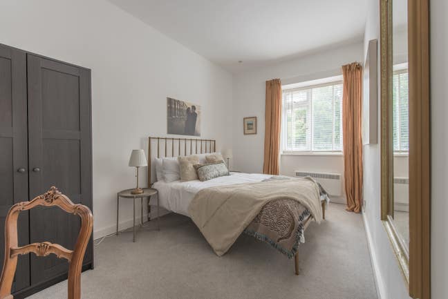 Seaview room, ensuite, for Contractor/Professional Main Photo