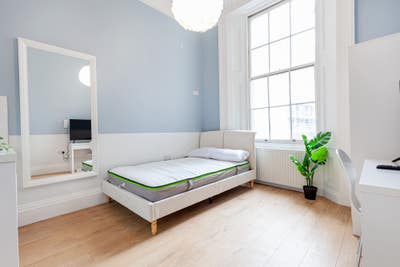 Ground Floor Apartment. All Bills Included!!!!!  Main Photo