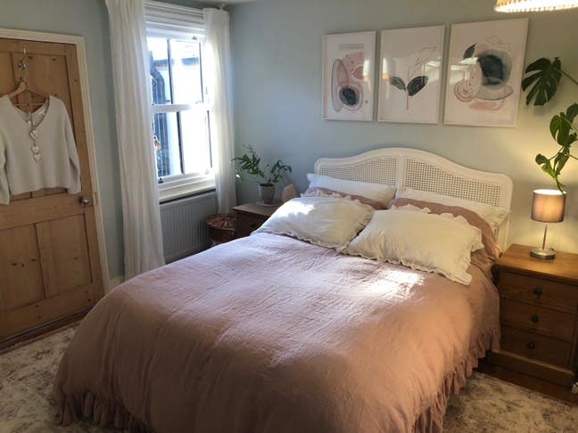 Cosy room with en-suite 5min walk to town centre Main Photo