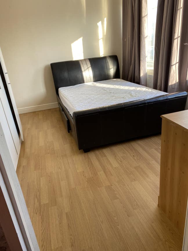 Double Room Ensuite in CMK MK9 for non-smoker  Main Photo