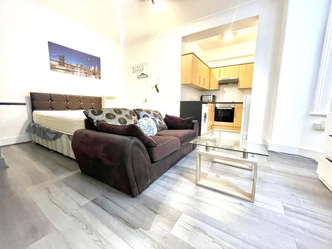  **All Bills Included** Studio - &pound;1690 Pcm Main Photo