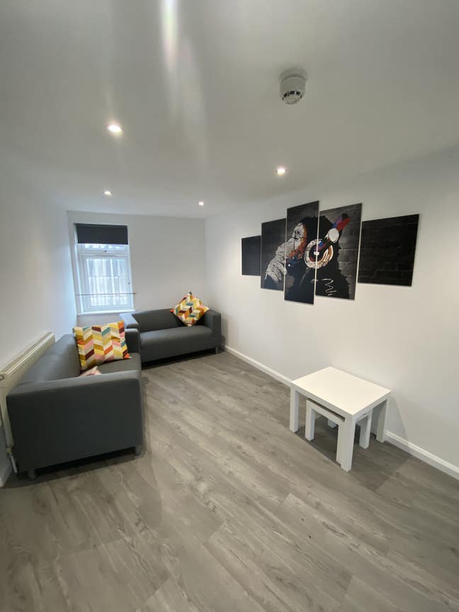 3 Rooms Within Top Floor City Centre Apartment! Main Photo