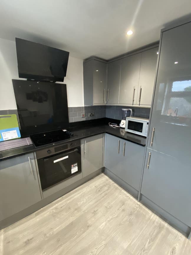 3 Rooms Within Top Floor City Centre Apartment! Main Photo