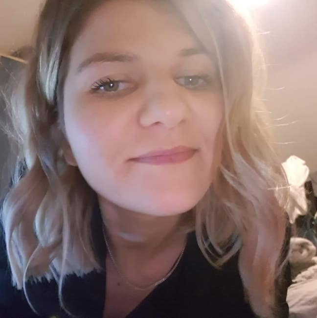 I am a professional female aged 32. I am look... Main Photo