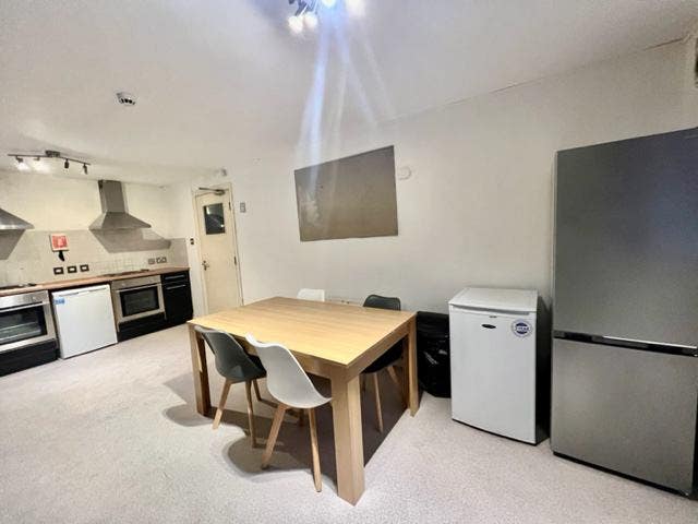 Fancy Living in THE PARK ? All inclusive Rent ! Main Photo