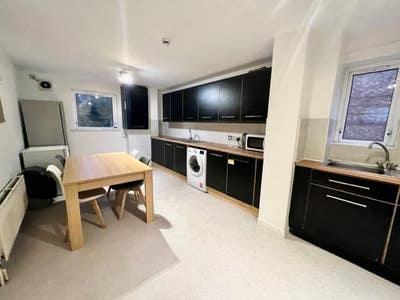 Fancy Living in THE PARK ? All inclusive Rent ! Main Photo