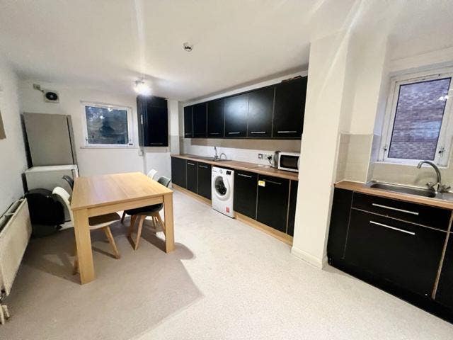 Fancy Living in THE PARK ? All inclusive Rent ! Main Photo