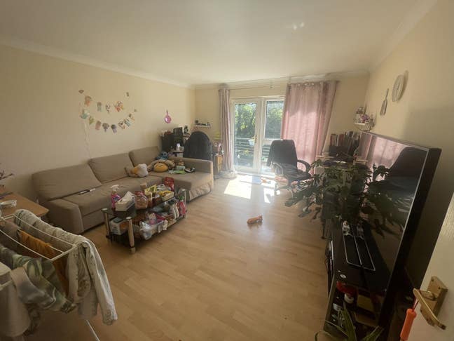 West end 2b2blooking for tenant Main Photo