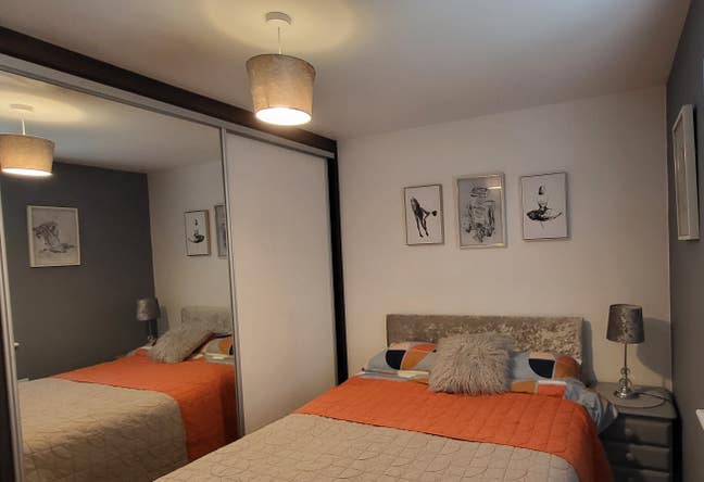 Emmaculate Double bedroom with Fitted Wardrobe Main Photo