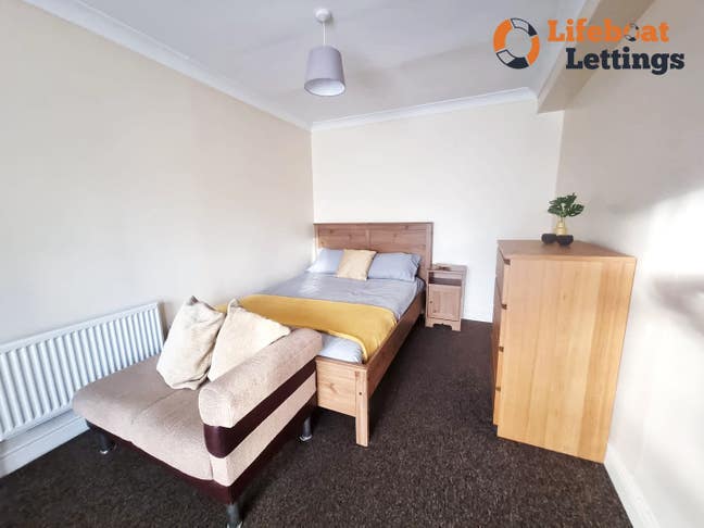 Furnished double bedroom with Bills & WiFi inc Main Photo