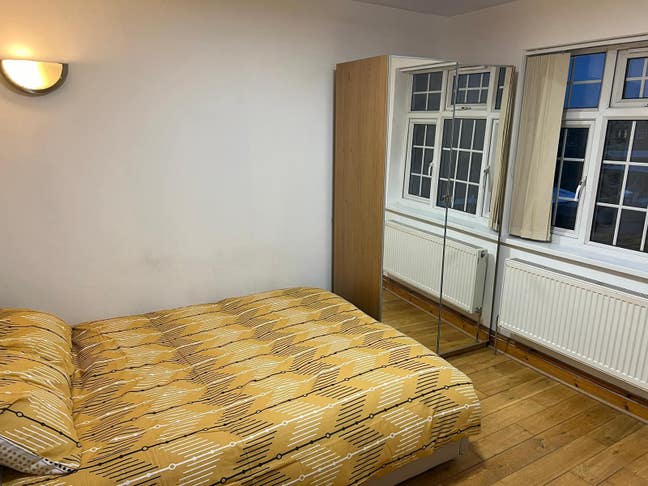 Large Double Room Available Main Photo