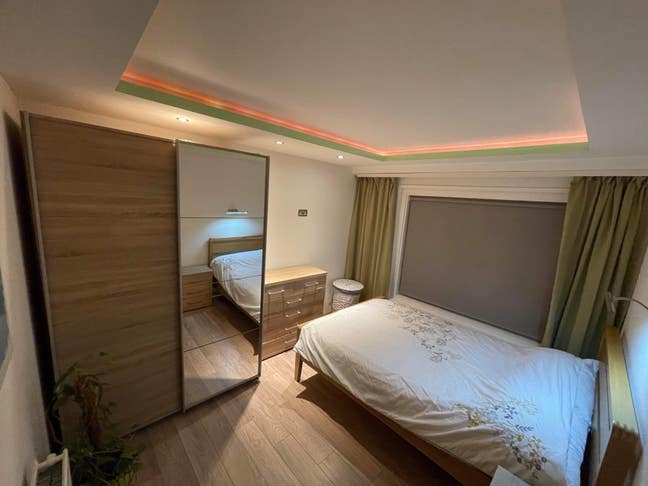 Furnished double bedroom to rent In St.Thomas Main Photo