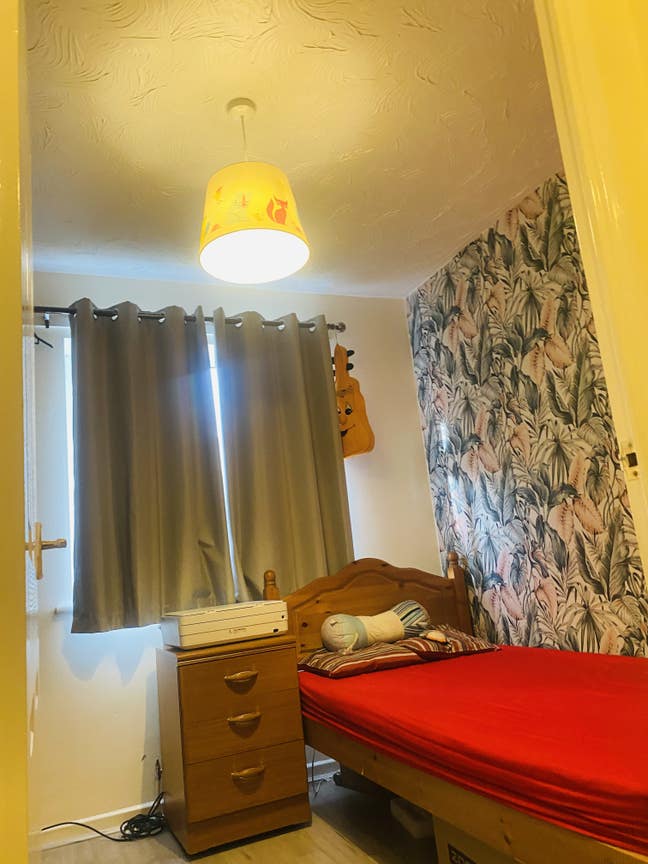 Furnished single room Main Photo