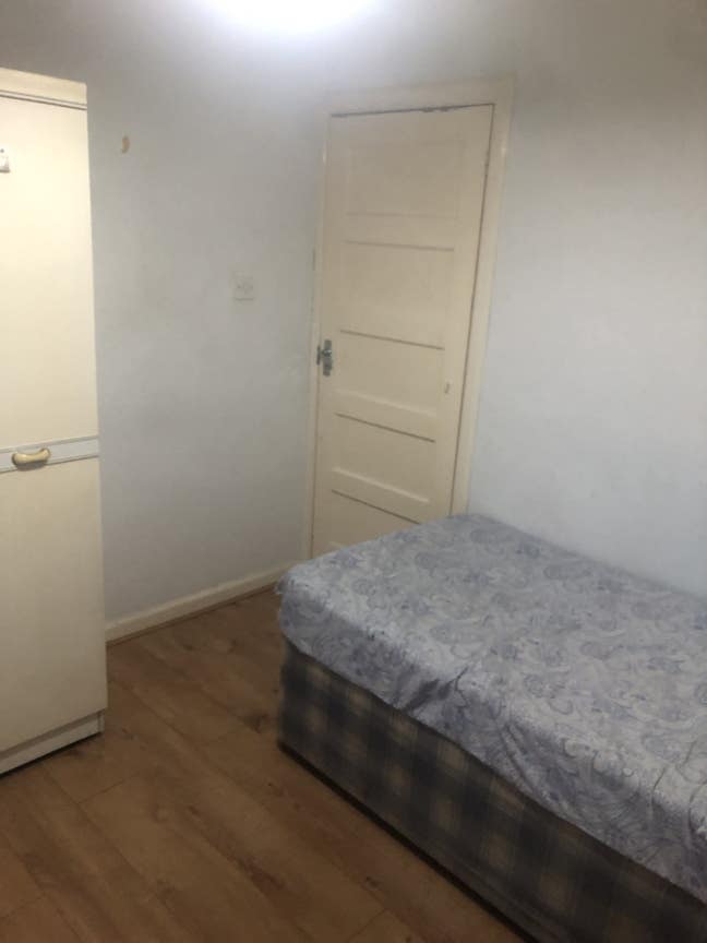Large single room close to Northwood Hills. Main Photo