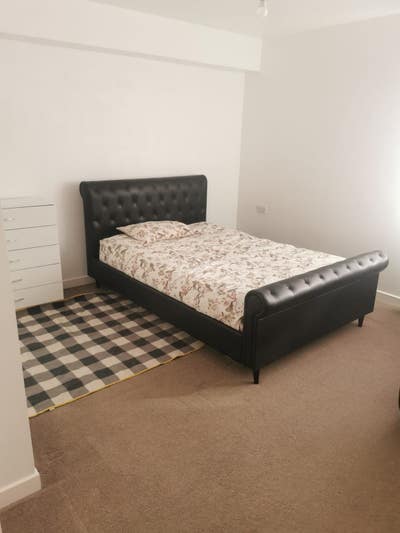 Hi everyone double bedroom king sized for rent in  Main Photo