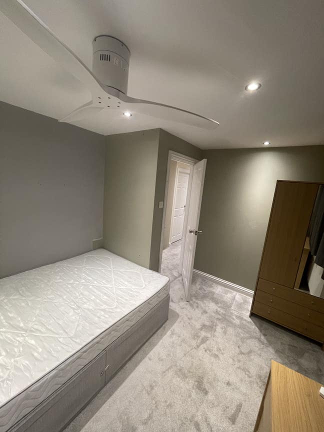 Room to rent near Frimley park hospital Main Photo