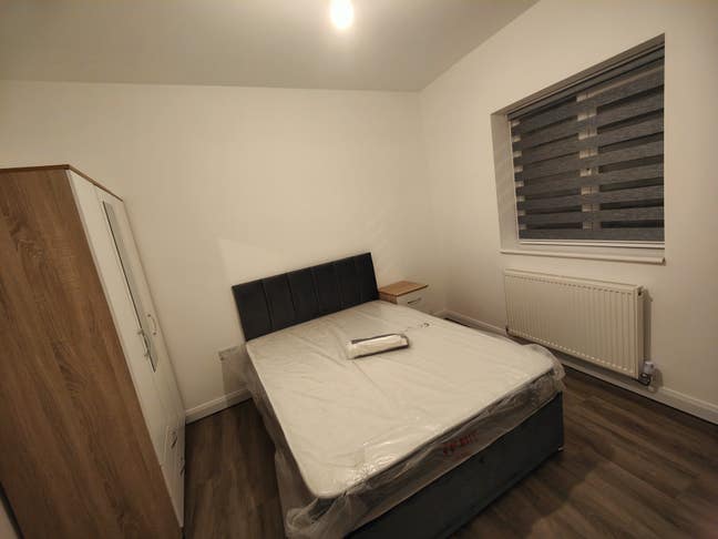 Double room in a house with 2 bedrooms and one occ Main Photo
