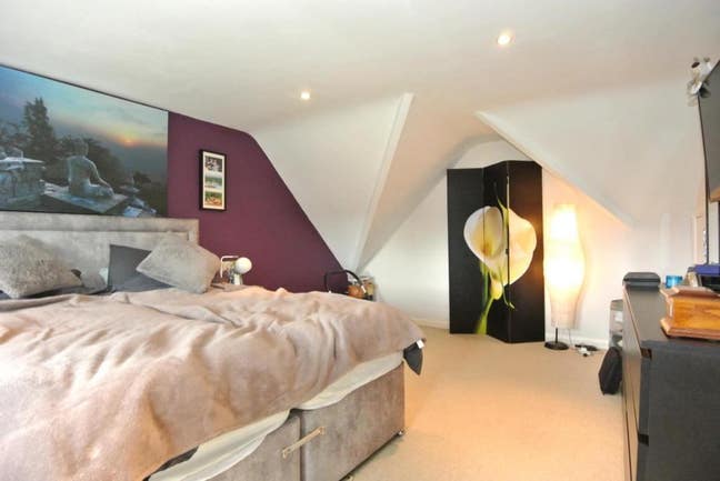 Massive ensuite double room with dressing room  Main Photo