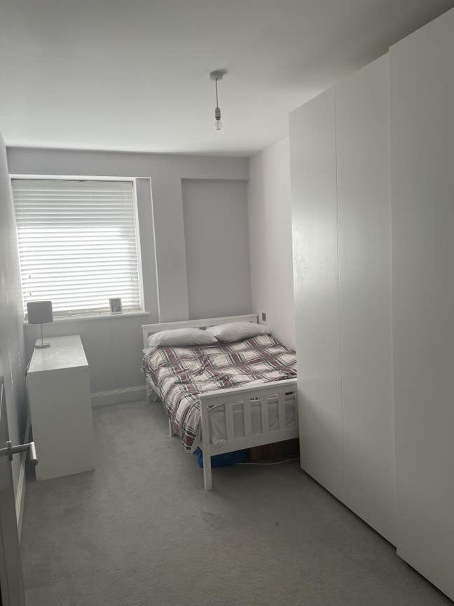 Spacious double room to rent. Main Photo