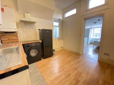 **1 Bed Stdio Flat** Craven Ave** Ealing** W5  Main Photo