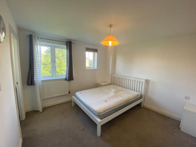 Large Double Ensuite Available Main Photo