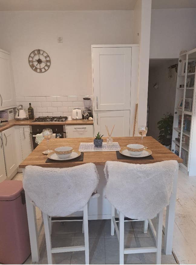 Double room, quiet apartment, 2 mins to the beach Main Photo